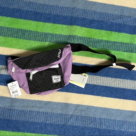 Herschel Supply Co. Seventeen Belt Bag in Purple/Black/White NWT - Picture 1 of 4